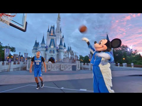 Mickey Mouse plays basketball at Magic Kingdom with Orlando Magic star Aaron Gordon - UCYdNtGaJkrtn04tmsmRrWlw