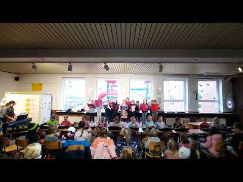 "Wir sind kleine Geister" von der Orchester-AG Klassen 1 und 2 Kath. Grundschule Drei Könige Garbeck