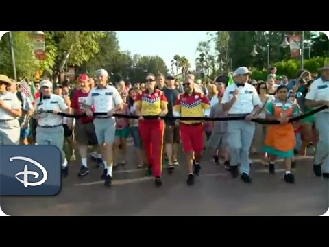 Starting the Day | Disneyland & Disney California Adventure Park - UC1xwwLwm6WSMbUn_Tp597hQ