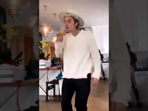 Justin Bieber dancing to Fa La La in Christmas 2020
