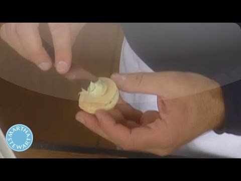 Martha Learns How to Make Macarons - Martha Stewart - UC6JBm9OAkpI6NUBV_NsLxTA