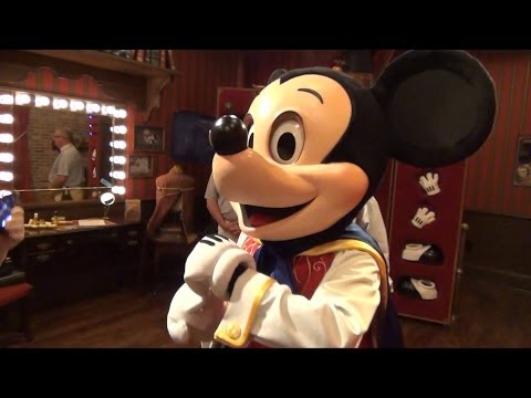 Talking Mickey Debuts at the Magic Kingdom, Town Square Theater - New Magician Costume, Disney World - UCe-gHr2O_LP7t0YJYHZQZlg