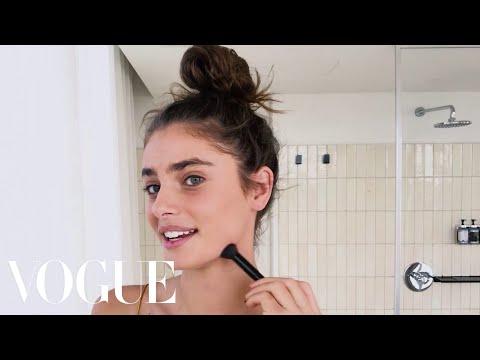 Taylor Hill's 10-Minute Guide to Her Fall Look | Beauty Secrets | Vogue - UCRXiA3h1no_PFkb1JCP0yMA