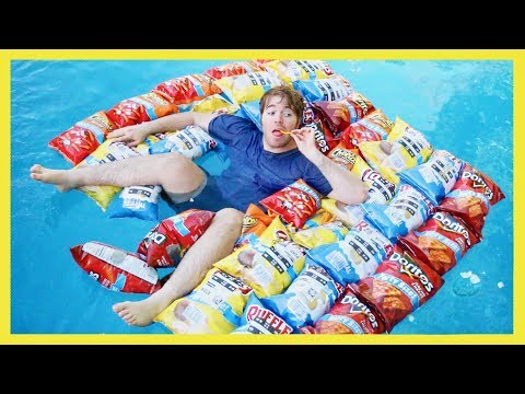 TRYING DUMB SUMMER LIFE HACKS - UCV9_KinVpV-snHe3C3n1hvA