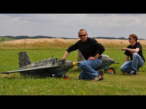 Me-109 and Me-163 Display Flight - UC1QF2Z_FyZTRpr9GSWRoxrA