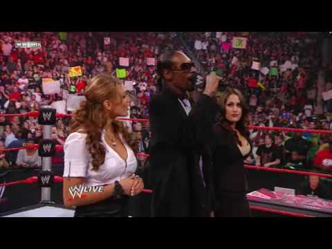 WWE Raw Highlights- Snoop Dogg Guest Hosts - UCJ5v_MCY6GNUBTO8-D3XoAg