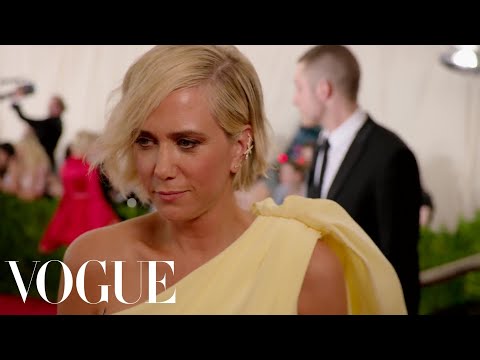 Kristen Wiig and Prabal Gurung at the Met Gala 2015 - UCRXiA3h1no_PFkb1JCP0yMA