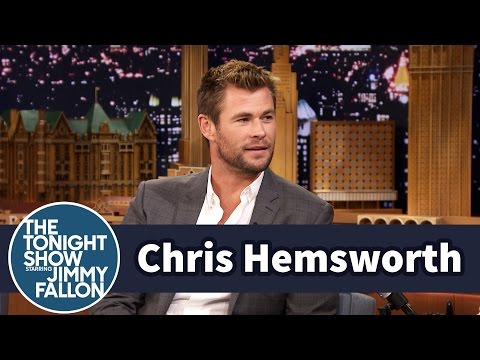 Chris Hemsworth Lets His Daughter and Nieces Paint His Nails - UC8-Th83bH_thdKZDJCrn88g