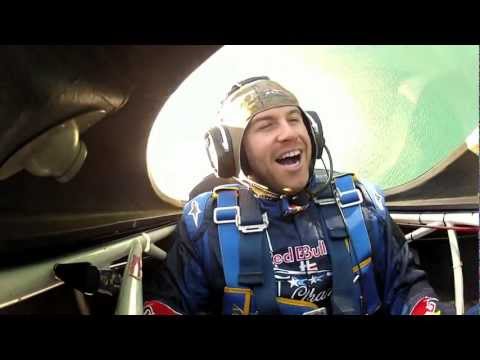 Evan Longoria flies with aerobatic pilot Kirby Chambliss - UCblfuW_4rakIf2h6aqANefA