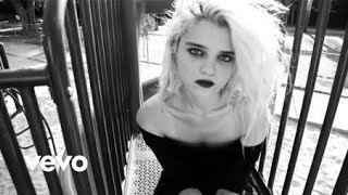 Sky Ferreira - Everything Is Embarrassing (Official Video)