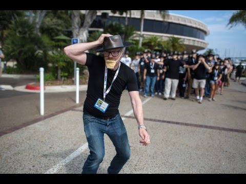 Adam Savage Incognito at Comic-Con 2013...as Adam Savage - UCiDJtJKMICpb9B1qf7qjEOA