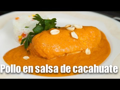Pollo en salsa de cacahuate