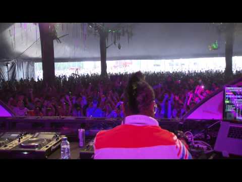 Apl.de.ap at Tomorrowland 2012 - UCsN8M73DMWa8SPp5o_0IAQQ