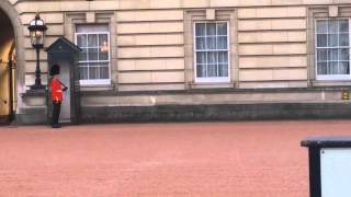 England - Queen's guards' fails and jokes