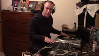 DJ Deez - Beep boop Scratching.  VideoDainTV
