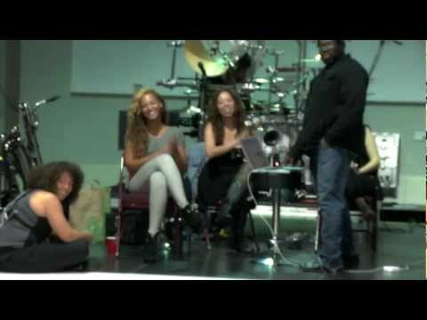 Beyoncé Super Bowl Halftime Show Rehearsal: Day 2 - UCuHzBCaKmtaLcRAOoazhCPA