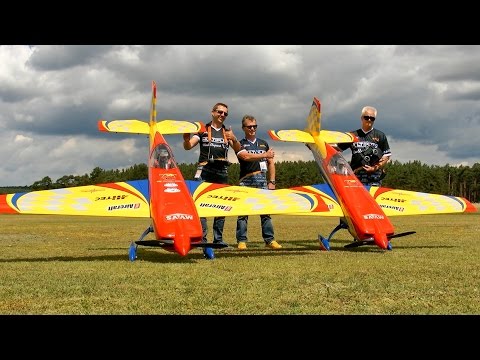 WHAT A GREAT RC SYNCHRONOUS FLIGHT SHOW / GERMAN AEROBATIC TEAM / Damelang 2016 - UCH6AYUbtonG7OTskda1_slQ