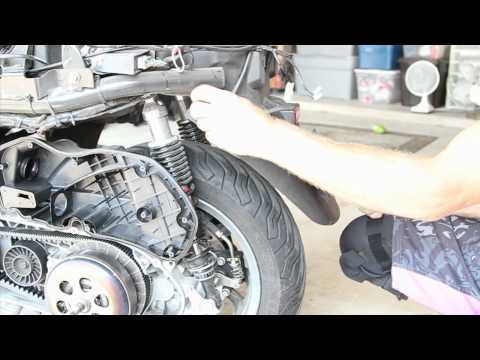 Piaggio MP3 - Rear Fender Removal - UCTs-d2DgyuJVRICivxe2Ktg