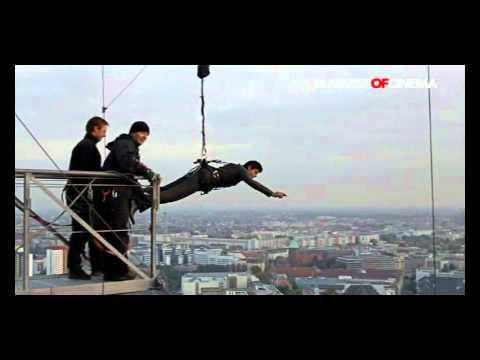 Shah Rukh Khan's 300 feet jump from building in Berlin for Don 2 