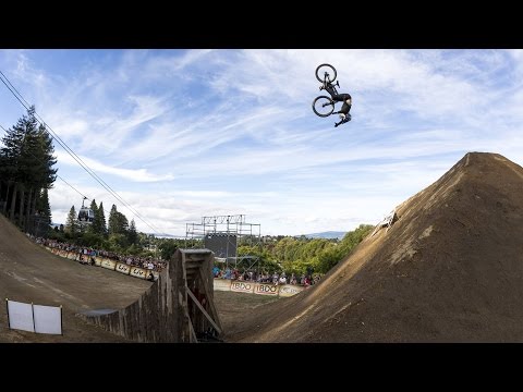 Nico Scholze's Massive Backflip Tsunami at Crankworx Rotorua 2017 - UCblfuW_4rakIf2h6aqANefA