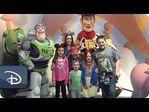 Shay Carl Finds His Disney Side | Walt Disney World - UC1xwwLwm6WSMbUn_Tp597hQ