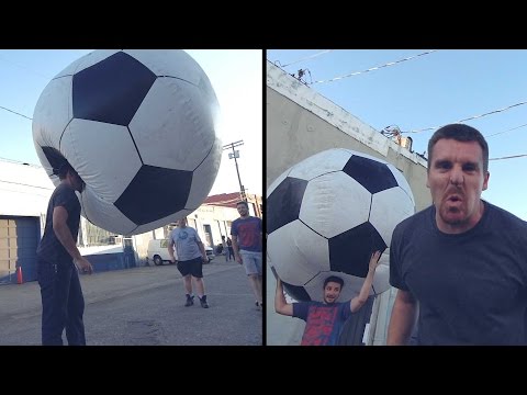 Giant Soccer Ball (football) - UCSpFnDQr88xCZ80N-X7t0nQ