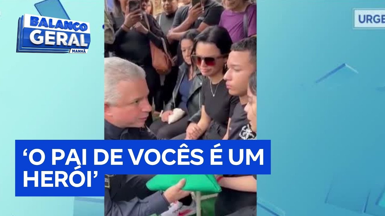 O pai de vocês é um herói diz comandante ao confortar filhos de policial morto  TV Online O pai de vocês é um herói diz comandante ao confortar filhos de policial morto