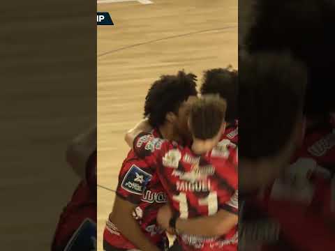 ¡La volea del año! @WanapixSala10 #Futsal #Futbol #FutbolSala #Volea #Golazo