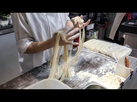 Amazing Chinese Noodles Made by Hand. London Travel and Food Experience - UCdNO3SSyxVGqW-xKmIVv9pQ