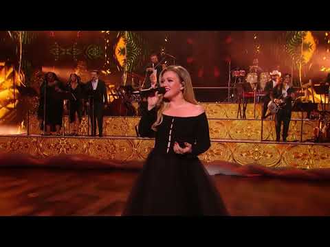 Kelly Clarkson - Underneath The Tree (Live from NBC's Christmas at the
Opry)
