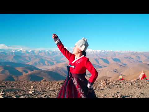 (2022年3月9日)在海拔5300米的加乌拉山口,因为海拔和寒冷天气身体都冻僵了,但是田姐姐坚持做到了别人做不到的事情。#朝鲜族夫妻侣行记 #珠峰大本营 #加乌拉山口 #自驾游中国