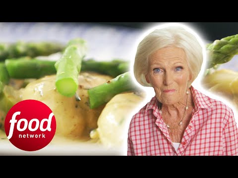 Mary Berry Makes A Succulent Chicken With Asparagus | Mary Berry's Absolute Favourites
