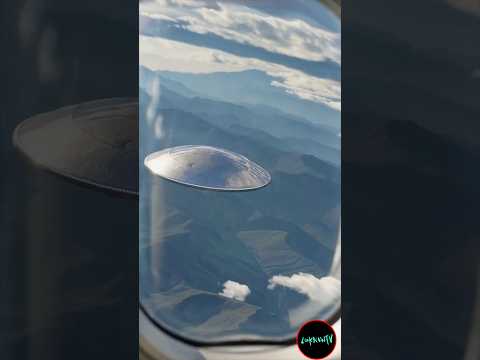 UFO Caught On Camera Over Mountain TOPS!