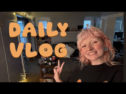 Daily Vlog - Hot Girl Walking, Thrifting, and House Cleaning ♡