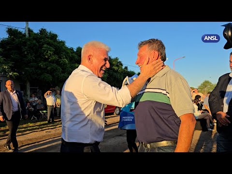 El gobernador Claudio Poggi entregó viviendas en Arizona