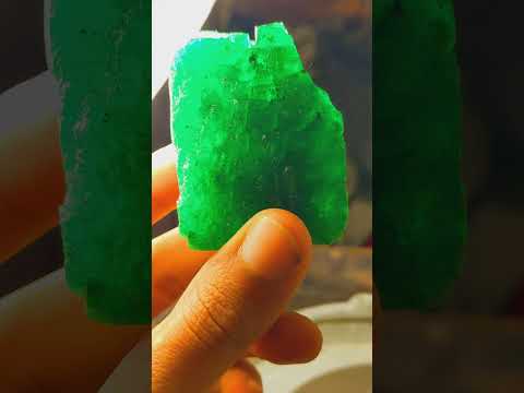 #natural #emerald #gems #gemstones #gemstone #rocks #bijoux #crystals #jewelry #jewellery #gemmes