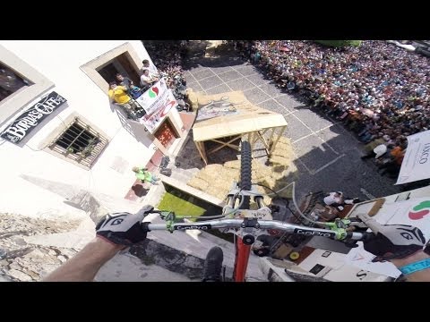 GoPro: Taxco Urban Downhill with Kelly McGarry - UCqhnX4jA0A5paNd1v-zEysw