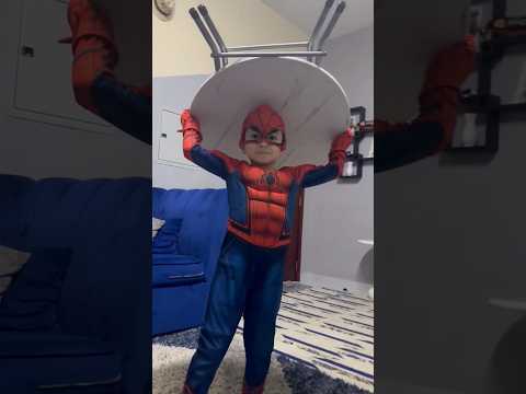 سبايدر مان يساعد كريم 🐞 /@Kidskoki #كيدز #شفا #خلودة #سبايدر_مان #funny #العاب_اطفال