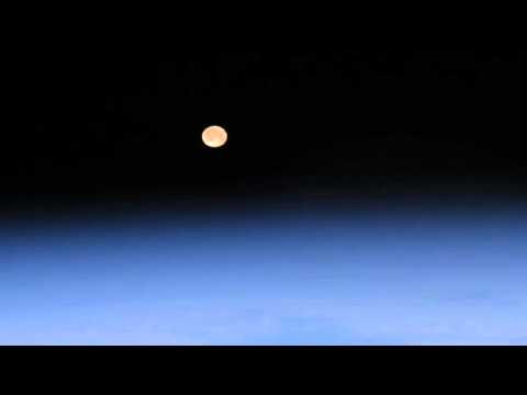 Over Earth: Luna Descends Into Ocean of Blue - UCVTomc35agH1SM6kCKzwW_g