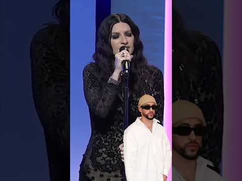 💿 #LauraPausini reveló que viene con nuevo disco, que incluye una canción de #BadBunny 👏 🔥.
#Enri