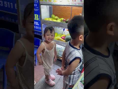 Xếp hàng chờ kem 😊