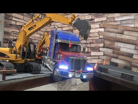 Радиоуправляемые экскаваторы вытаскивают грузовик ... RC Truck Tamiya and excavators - UCX2-frpuBe3e99K7lDQxT7Q