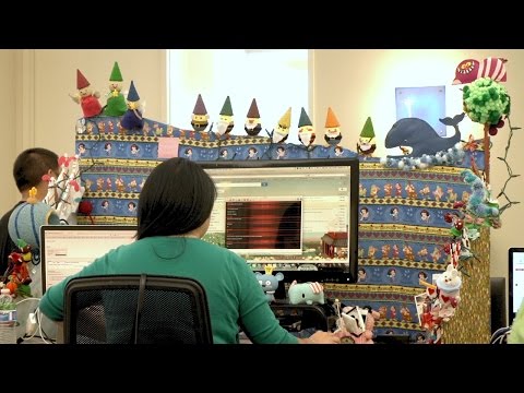 Storm8's Pimped Out Desks | TC Cribs - UCCjyq_K1Xwfg8Lndy7lKMpA