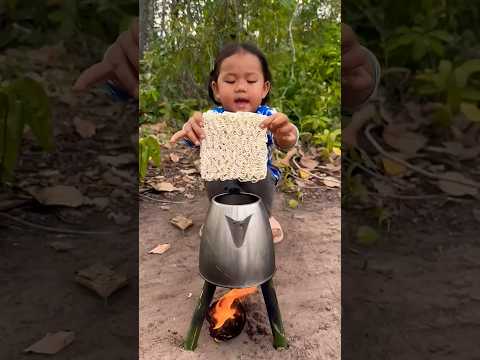 Survival Skills: Sinoe mom slow SMART ideas and USEFUL with noodles in forest#camping#bushcraft