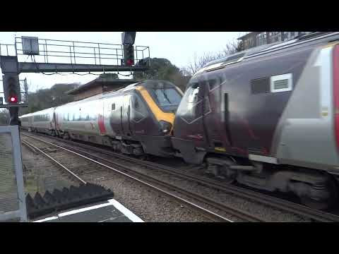 221124 & 221129 arriving at Southampton Central for  Birmingham New Street (17/02/23)
