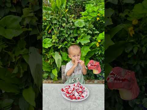 cute baby and dinosaur! p75 🦖🤣👶