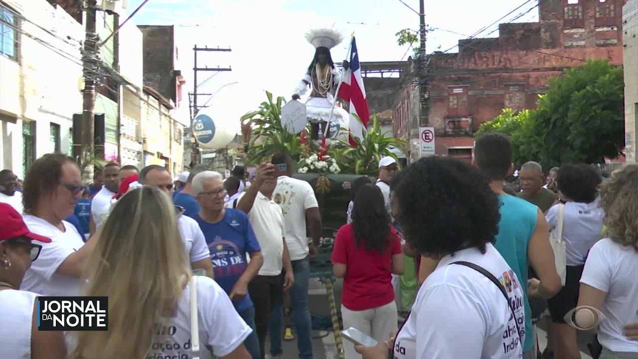 2 de julho: desfile atrai multidão em Salvador (BA)