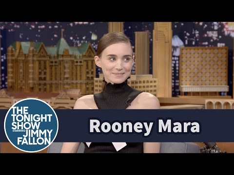 Rooney Mara Sat on Santa's Lap Until Her 20s - UC8-Th83bH_thdKZDJCrn88g