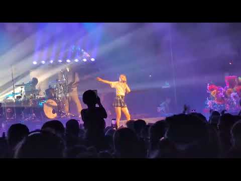 LEA - Chaos (mit LAUTEM Publikum :))