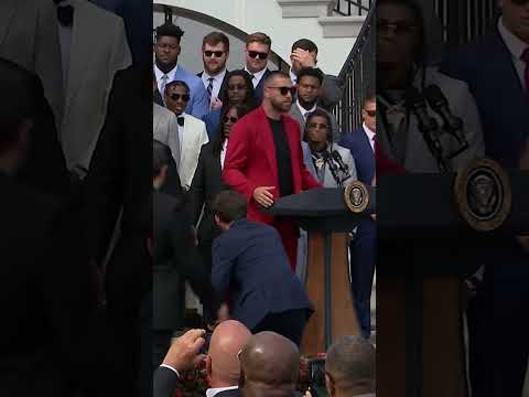 Travis Kelce steals the mic at White House